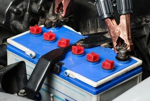 Penyebab Aki Mobil Cepat Tekor, Simak Penjelasannya