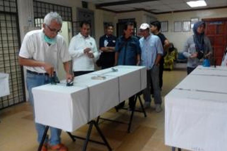 Sepuluh jenazah korban kapal karam di perairan Pulau Carey, Kuala Langat, Selangor, Malaysia, pada Rabu (18/6/2014) lalu, dipulangkan ke kediaman keluarganya di Aceh, Minggu (22/6/2014).