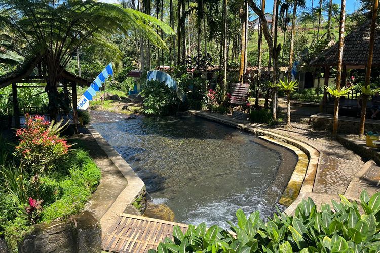Sendang Seruni, wisata mata air jernih yang merupakan bagian dari Desa Wisata Tamansari, Banyuwangi, Jawa Timur. 