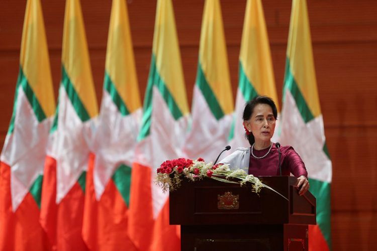 Pemimpin  Negara Myanmar Aung San Suu Kyi menyampaikan pidato nasional di Naypyidaw pada tanggal 19 September 2017.