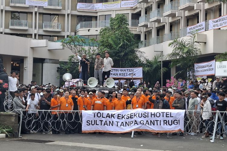 "Anak Kami Enggak Makan, Keluarga Kami Bisa Mati", Jeritan Karyawan Hotel Sultan Jelang Eksekusi