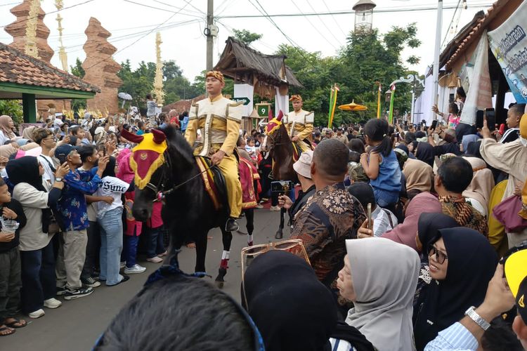 Ribuan Warga Padati Lembur Pakuan Rayakan Ulang Tahun Dedi Mulyadi
