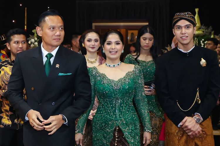 Perhiasan Annisa Pohan saat ngunduh mantu Al Ghazali dan Alyssa