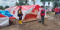 Cegah Air Merembes ke Tenda, Kemensos Pasang 4.500 Palet di Posko Pengungsian Cianjur