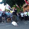 Gelar Demo dan Bakar Pocong di Depan Kantor Bupati, LSM di Magetan Tuding Pj Bupati Jual Beli Jabatan