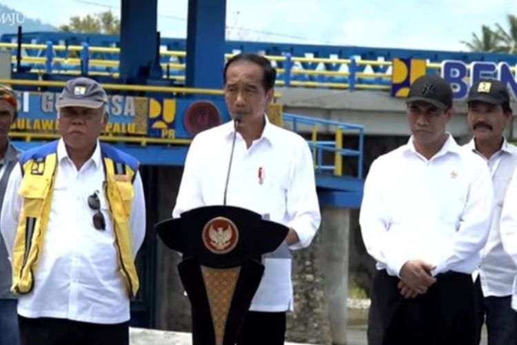 Presiden Joko Widodo meresmikan bendungan dan jaringan irigasi Gumbasa di Kabupaten Sigi, Sulawesi Tengah, dalam kunjungan kerjanya pada Rabu (27/3/2024). 