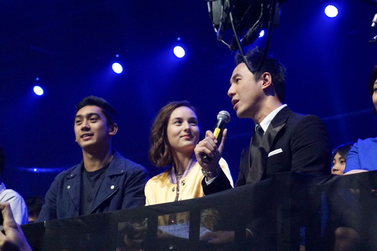 Pasangan pesohor Chelsea Islan dan Daffa Wardhana saat menyaksikan Indonesian Idol Top 8 di Studio 11, MNC Studios, Kebon Jeruk, Jakarta Barat, Senin (26/2/2018).