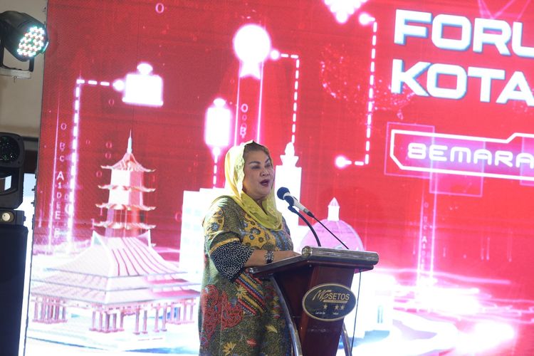 Wali Kota Semarang Hevearita Gunaryanti Rahayu saat membuka Seminar Nasional Smart City bertajuk Semarang Membahas di Shamrock Ballroom MG Setos Lantai 16, Kamis (4/5/2023).