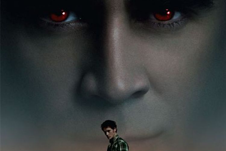Fright Night (2011) merupakan remake dari film berjudul sama yang lebih dulu tayang pada 1985. Bercerita tentang remaja yang mendapati tetangga barunya ternyata seorang vampir kejam.