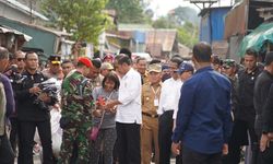 Ditemani Gubernur Kalteng, Presiden Jokowi Pastikan Harga Bahan Pangan Stabil di Pasar Pata Katingan
