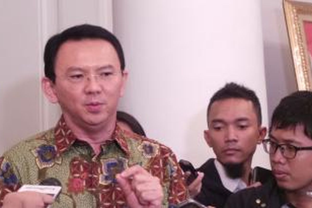 Gubernur DKI Jakarta Basuki Tjahaja Purnama saat wawancara wartawan, di Balai Kota, Selasa (5/1/2016).