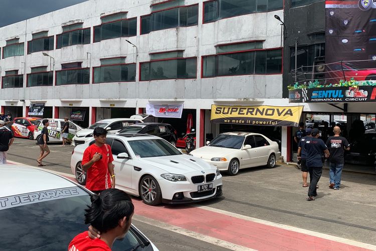 Ilustrasi area pit saat Kejurnas Drag Race di Sirkuit Sentul