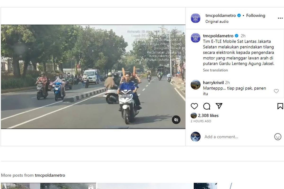 Tim ETLE Mobile berjaga untuk menindak pengendara motor yang lawan arah di Lenteng Agung