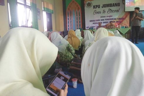 KPU Jombang Ajak Pemilih Millenial Cerdas Kenali Caleg