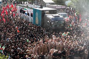 Truk Jenazah Ali Khamenei Tiba di Mashhad, Disambut Lautan Manusia