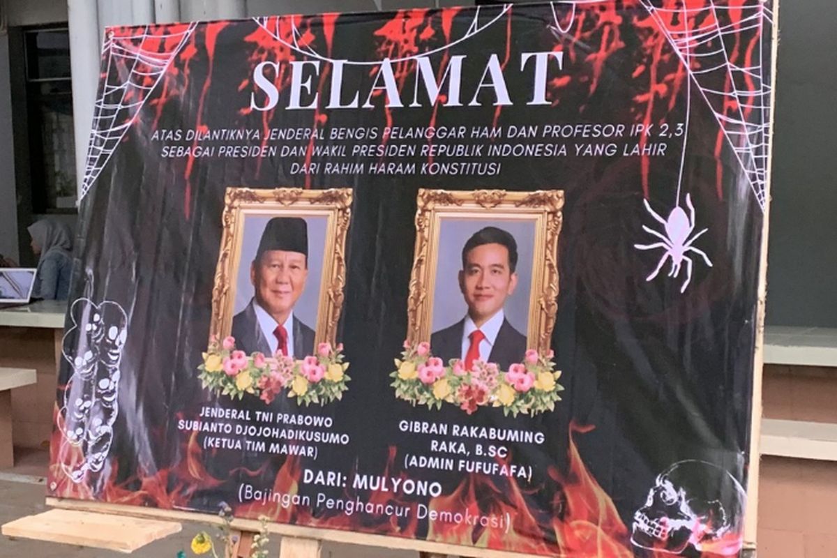 Karangan bungan bergambar Prabowo-Gibran di Kampus Unair, Surabaya; Rabu (23/10/2024).
