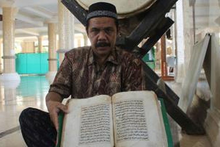 Al Quran tulis tangan tertua di Bali Barat. Al Quran ini ditulis oleh Tuan Guru Datuk Yak Trengganau Malaysia pada tahun 1238.