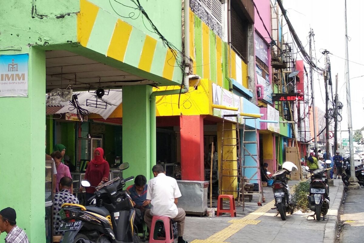 Pertokoan Jatinegara mulai berwarna, Selasa (8/5/2018)