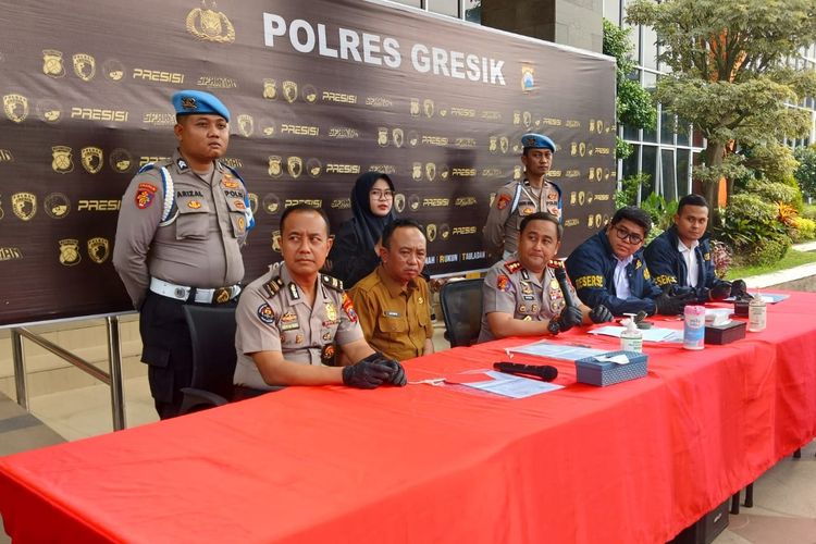 Modus Pelaku SK ASN Palsu di Gresik: Pakai 2 HP, Bikin Chat Fiktif BKPSDM