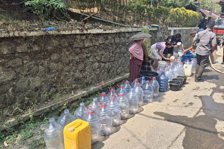 Ribuan Warga Dilanda Krisis Air Bersih, Pemkab Lebak Tetapkan Status Siaga Darurat Kekeringan