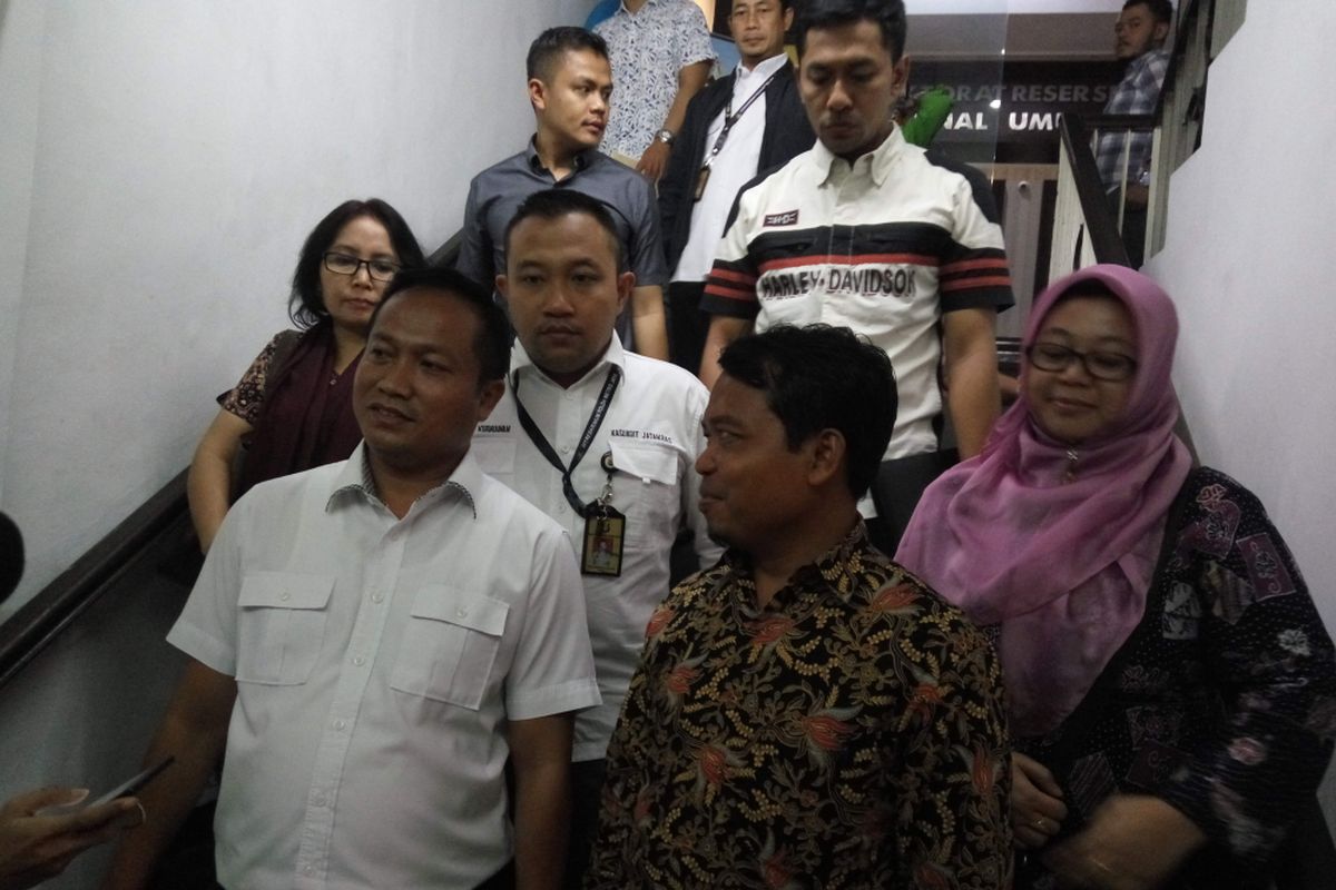 Wadir Krimum Polda Metro Jaya AKBP Didik Sugiharto bersama Ketua KPAI Sutanto saat di Mapolda Metro Jaya, Rabu (16/8/2017).