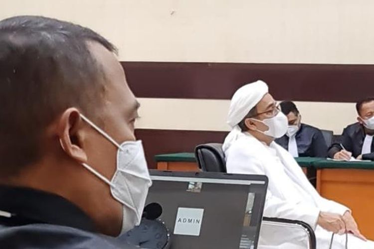 Majelis hakim membacakan putusan sela dalam sidang Rizieq Shihab di Pengadilan Negeri Jakarta Timur, Selasa (6/4/2021).