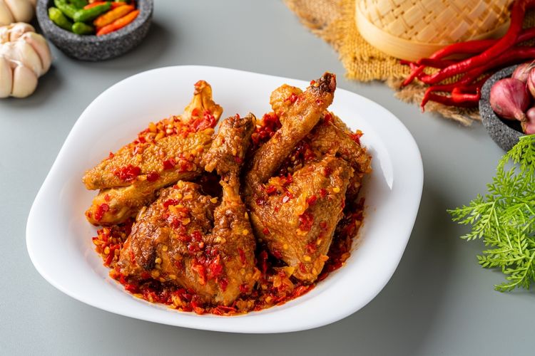 Ilustrasi ayam balado untuk menu makan siang.