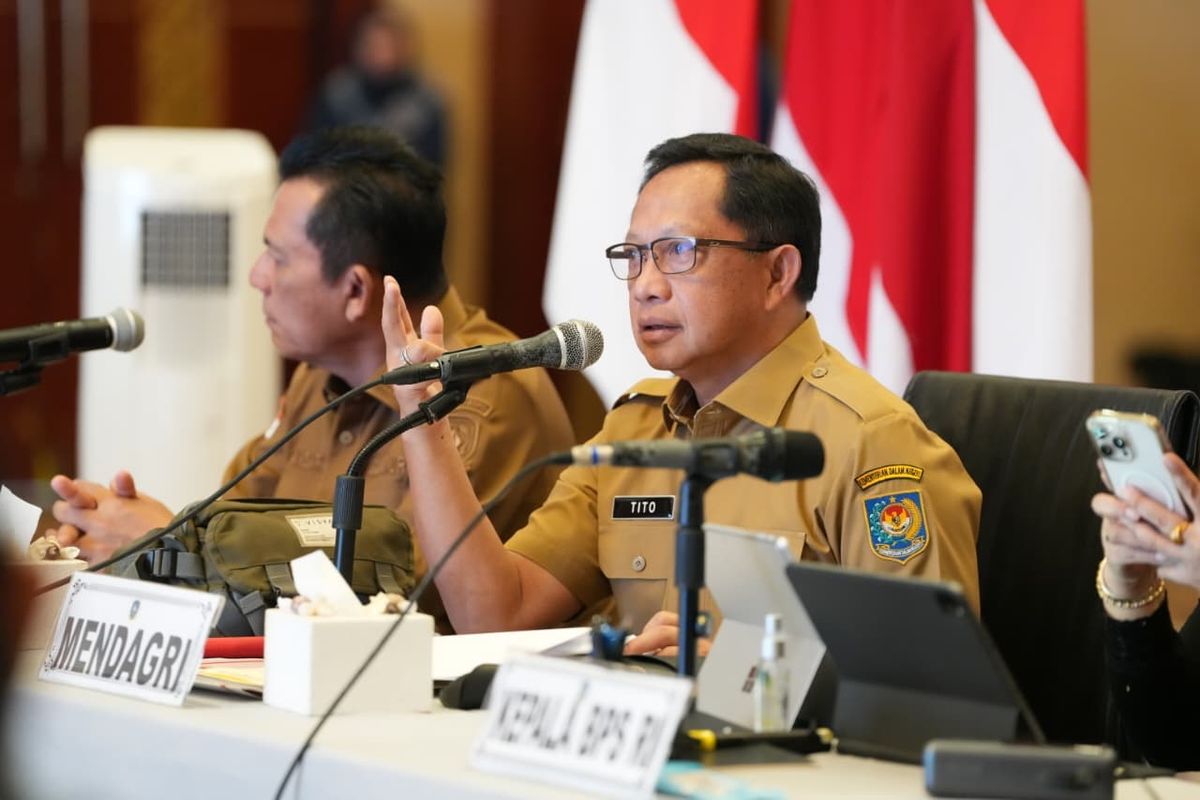 Menteri Dalam Negeri (Mendagri) Muhammad Tito Karnavian&nbsp;dalam Rapat Koordinasi Pengendalian Inflasi yang dirangkaikan dengan Evaluasi Dukungan Pemerintah Daerah dalam Program Tiga Juta Rumah di Aula Kantor Pemerintah Provinsi Kepulauan Riau, Tanjungpinang, Senin (9/3/2026).