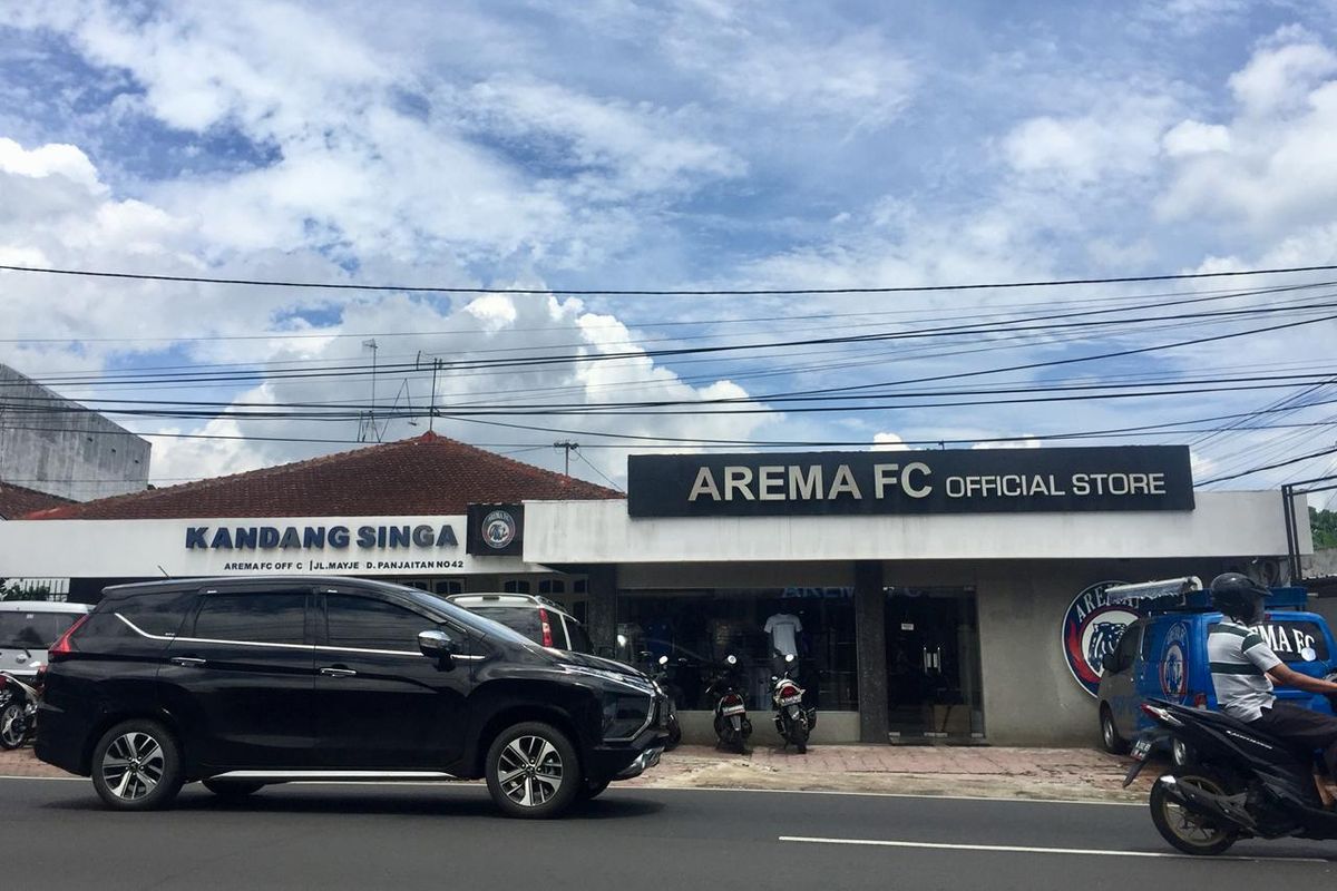 Arema FC Official Store tampak luar yang bread di Jalan Mayjen. Pandajitan Malang, Jawa Timur.