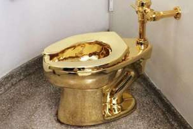 Toilet di Museum Guggenheim, New York yang terbuat dari emas 18 karat.