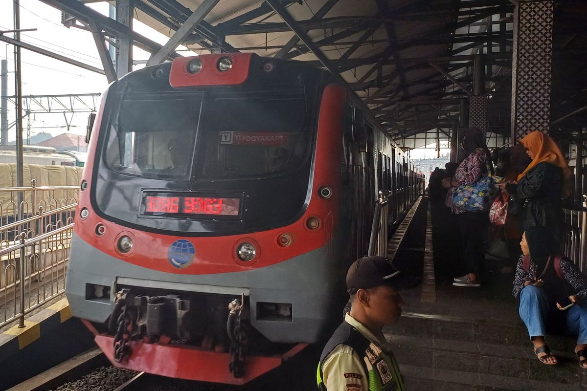 Jadwal KRL Jogja-Solo hari Sabtu dan Minggu 14-15 Juni 2025 ke arah Solo. Cek jam keberangkatan paling malam di akhir pekan.
