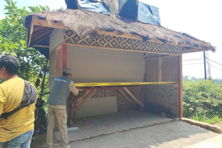 Satpol PP Tertibkan Pedagang di Sepanjang Jalan Raya Subang hingga Bandung