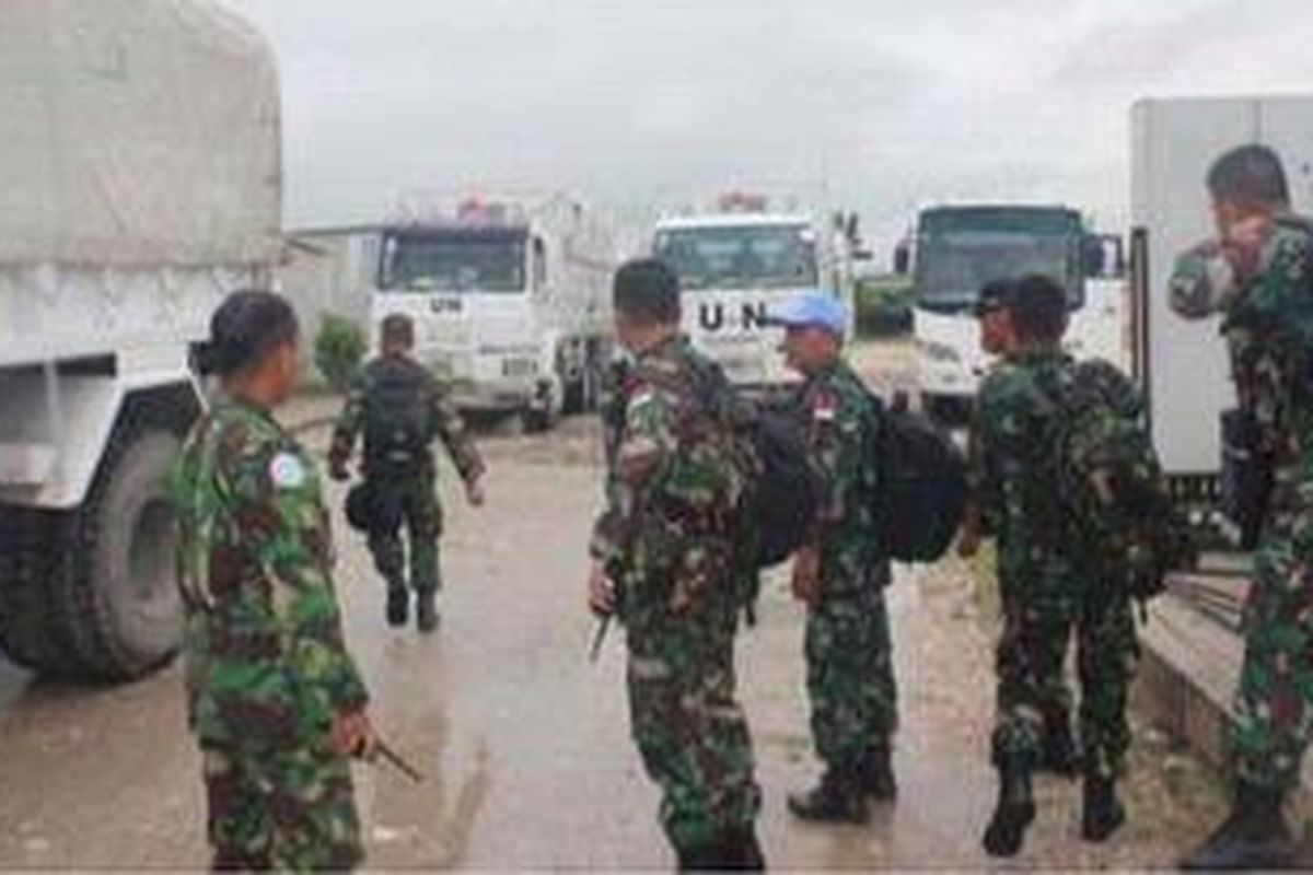 Pasukan TNI sesaat sebelum menuju Gonaives, Haiti, Minggu (28/10/2012) malam, waktu setempat.