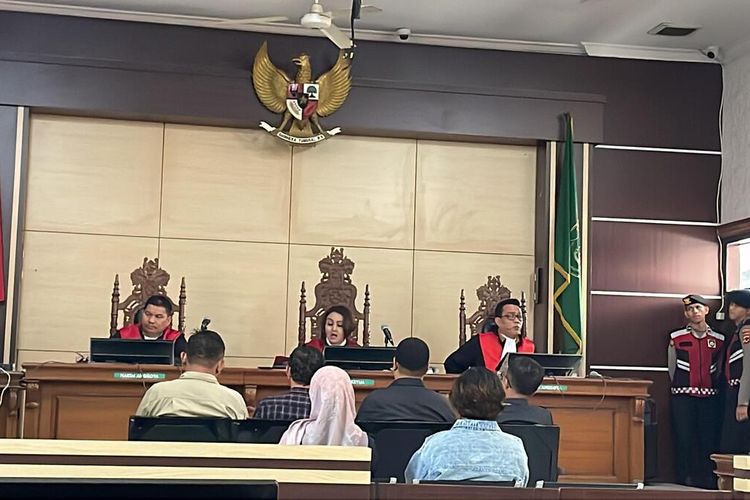 Sidang lanjutan dengan terdakwa Kades Majasetra Dadang Darajat yang ikut kampanyekan Caleg Nasdem kembali digelar di Pengadilan Negeri (PN) Bale Bandung, Kabupaten Bandung, pada Selasa (20/2/2024)