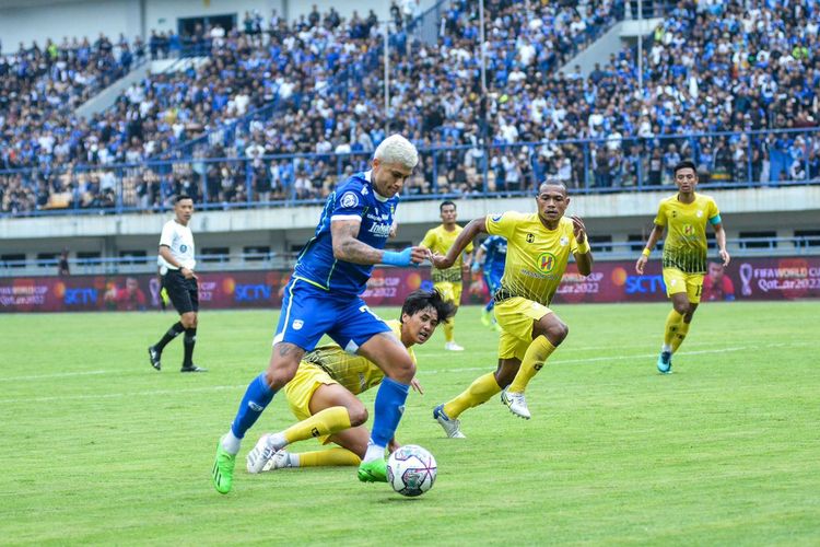 Aksi Ciro Alves dalam laga Persib vs Barito Putera pada pekan ke-10 Liga 1 2022-2023 di Stadion Gelora Bandung Lautan Api (GBLA), Jumat (16/9/2022) sore WIB.