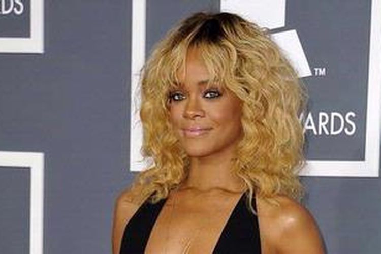 Galitsin - Rihanna Mimpi Bisa Perankan Whitney Houston