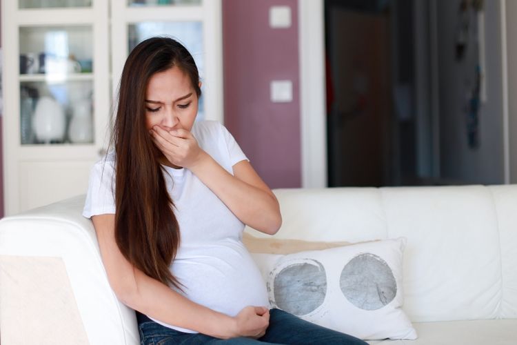 Ilustasi mual yang bisa menjadi gejala darah rendah pada ibu hamil.