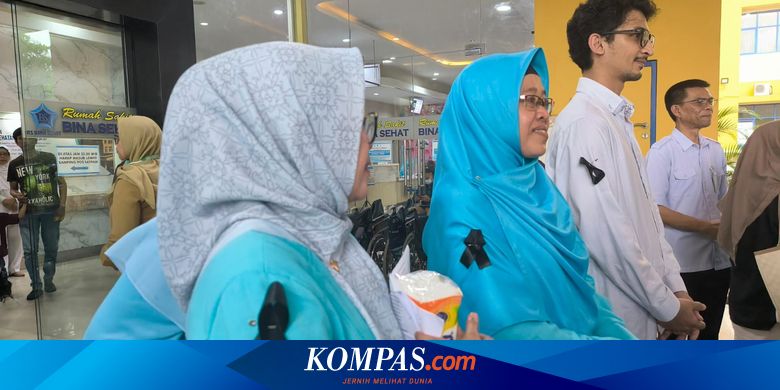 29 Karyawan RSBS Jadi Korban Kecelakaan di Bromo, Para Pegawai Pakai Pita Hitam
