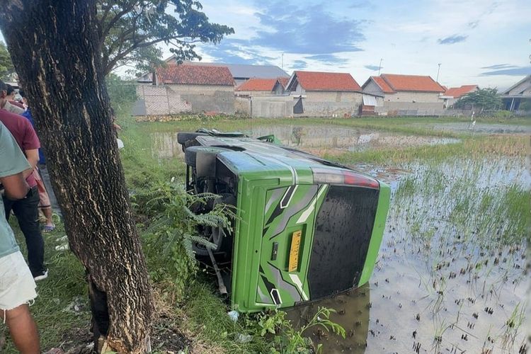 Adu Banteng Microbus Vs Truk Molen di Pamekasan, 4 Orang Luka-luka