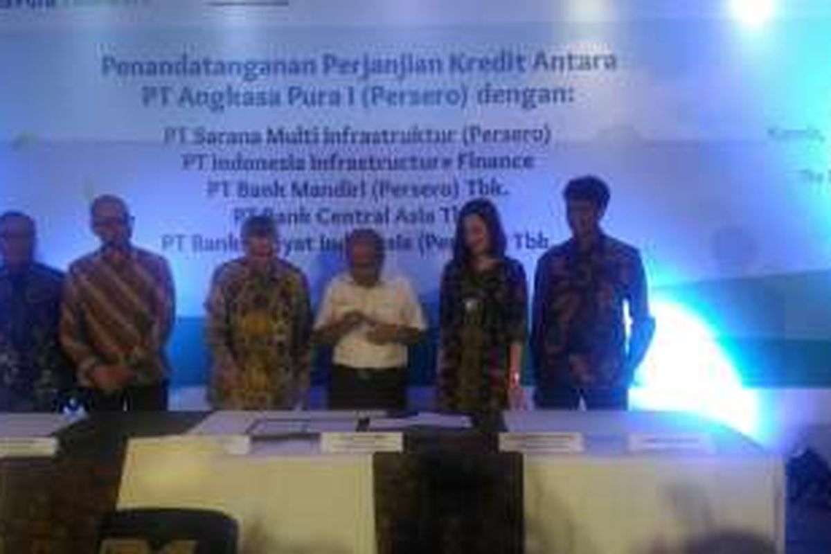 Penandatanganan Perjanjian Pinjaman antara Angkasa Pura I dengan Lima Lembaga Keuangan di The Dharmawangsa, Jakarta, (18/8).