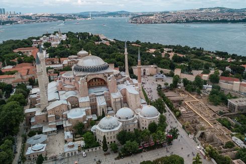 Melihat Hagia Sophia dan Cerita Panjang Perjalanannya...