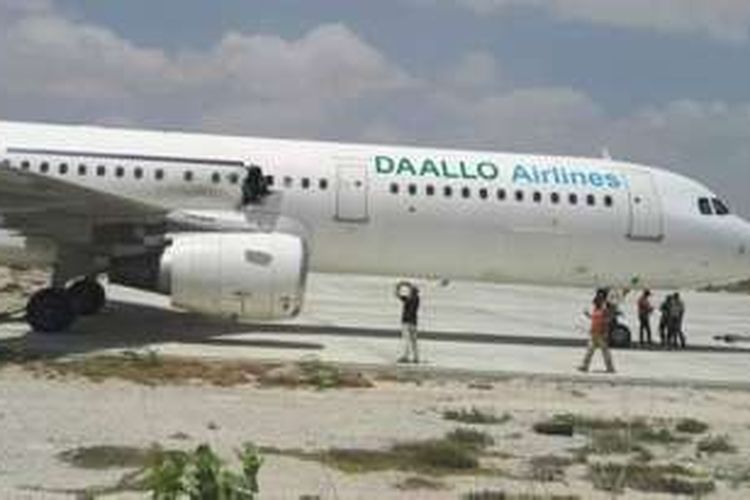 Pesawat Daallo mendarat darurta di Somalia karena badannya tiba-tiba berlubang di ketinggian 1000 kaki.