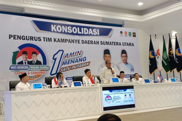 Mantan Gubernur Sumut yang juga Ketua tim pemenangan Amin, Edy Rahmayadi saat memberi sambutan saat rapat konsolidasi di DPW Nasdem, Rabu (29/11/2023)