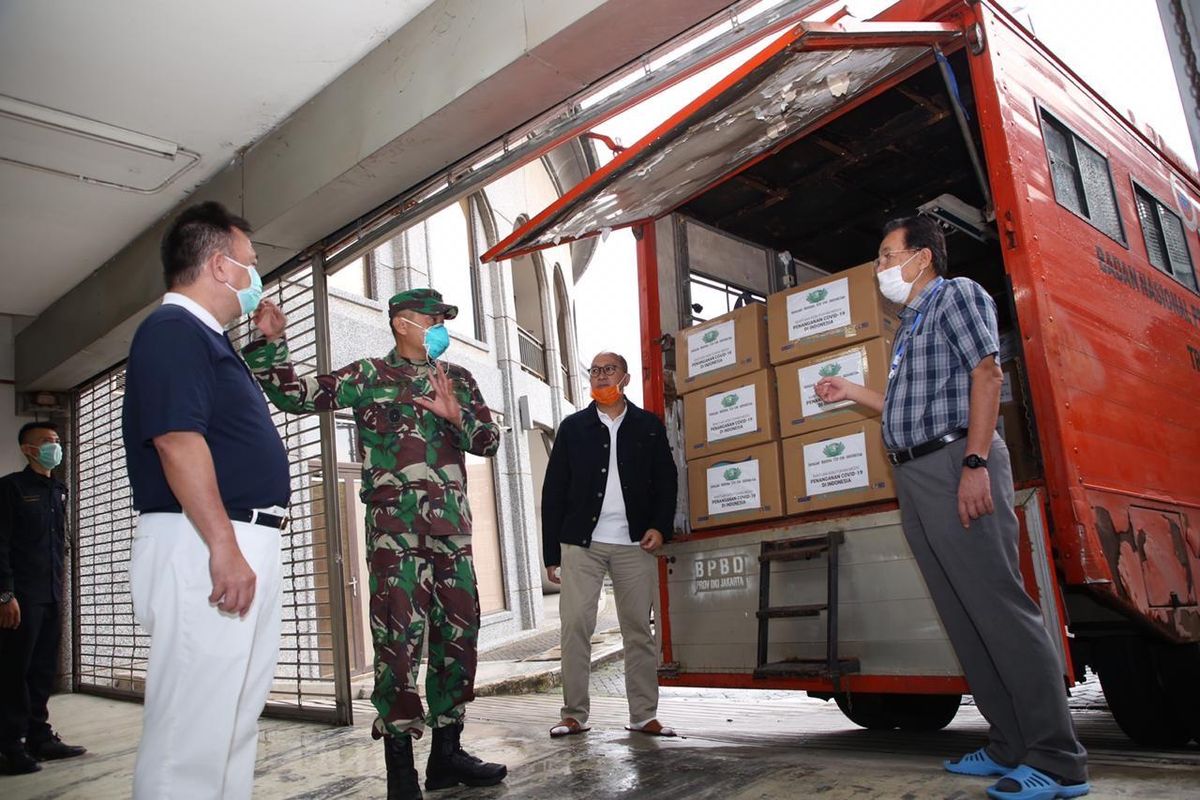 Lanjutan penyerahan bantuan alat kesehatan kepada Pemerintah.