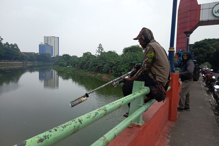 Bukan Tentara, Ternyata Ini Sosok Berkostum Loreng di Sekitar Sungai Cisadane