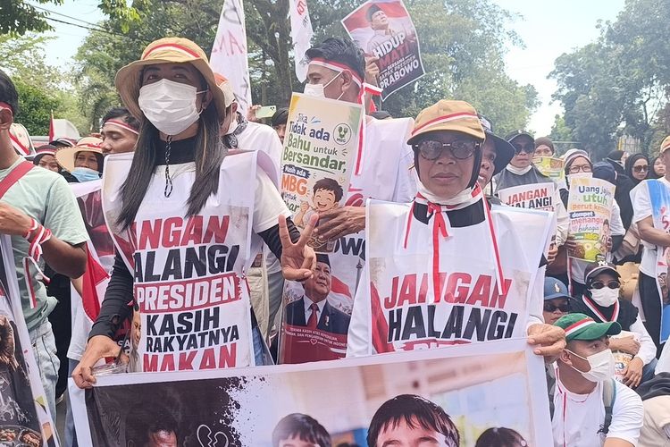 Long March dari Islamic Center, Ribuan Massa Geruduk Kantor Gubernur NTB Dukung MBG Dilanjutkan