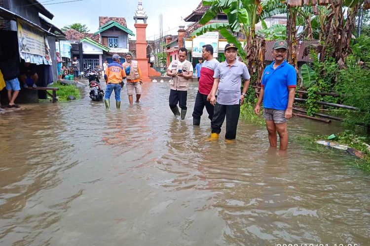Suasana banjir di Kabupaten Kudus, Jawa Tengah, Selasa (3/1/2023).