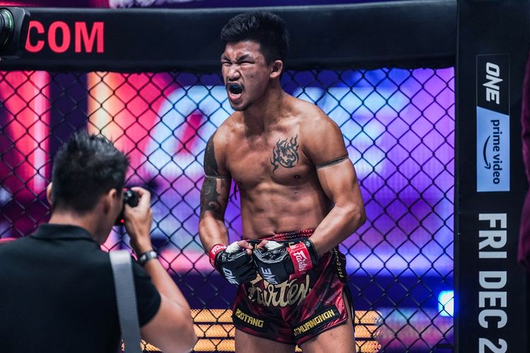 Rodtang Jitmuangnon berjaya atas Joseph Lasiri dalam duel perebutan gelar juara di ONE Fight Night 4, Sabtu (19/11/2022).