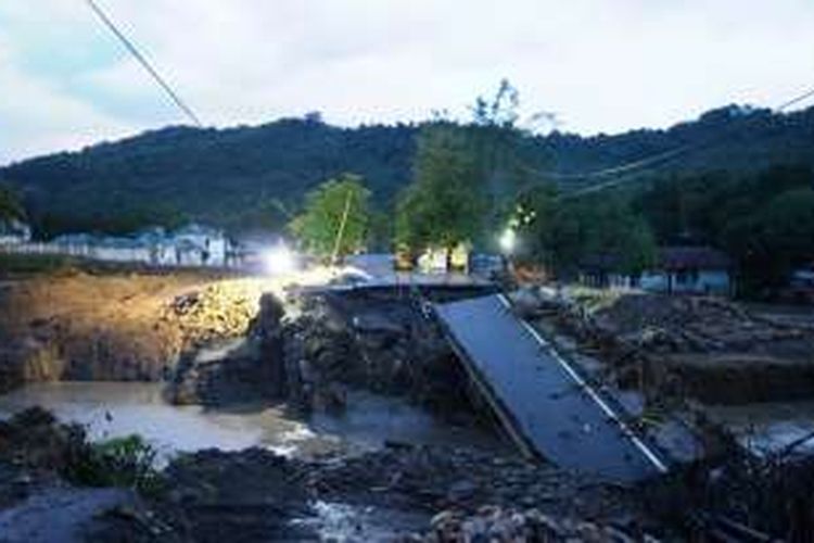 Kondisi Jembatan Kodo 1 di Bima pasca diterjang banjir bandang.