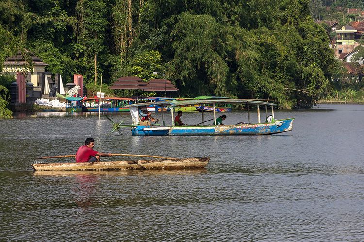 Situ Lengkong Panjalu, salah satu wisata di Ciamis Jawa Barat


